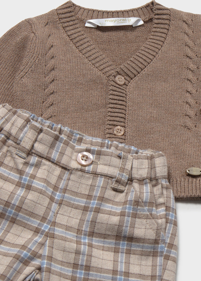 pants and cardigan shirt set
