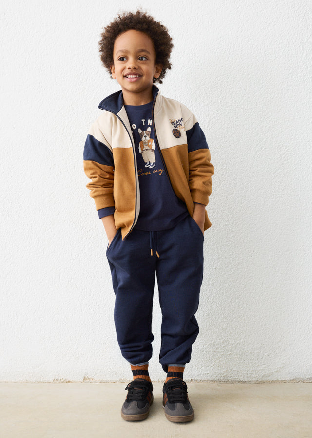 Tracksuit w/ sweatshirt