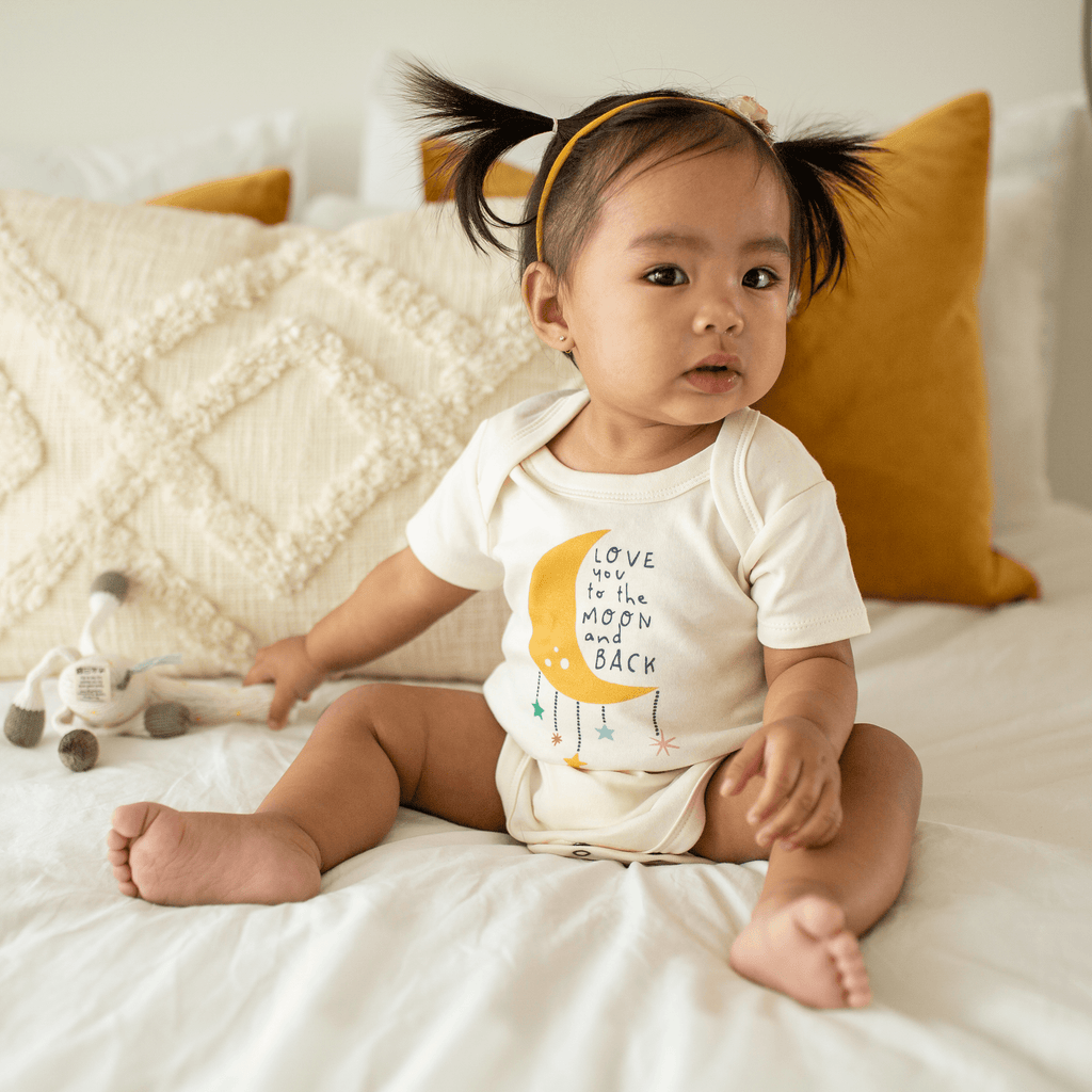 Baby graphic organic bodysuit | moon and back